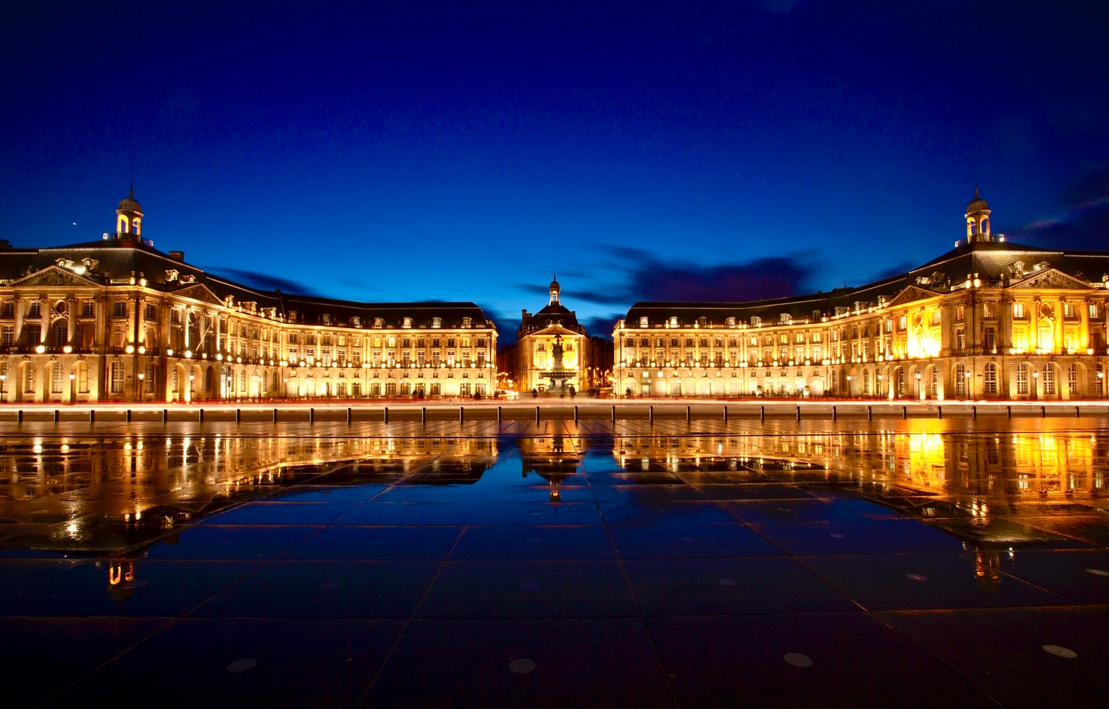 Lieux emblématiques de Bordeaux — événements et animations Mur Digital